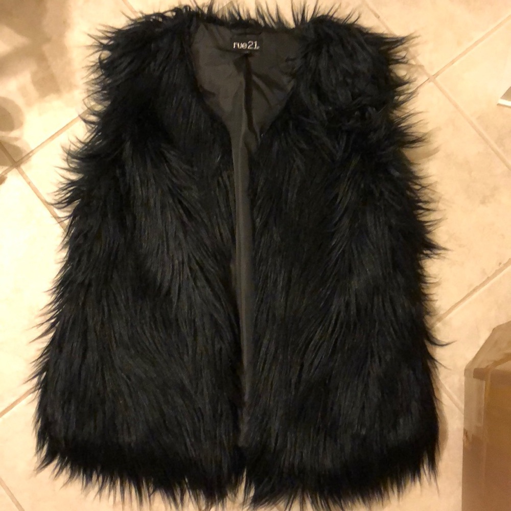 RUE 21 NEVER WORN feaux fur Vest!!!